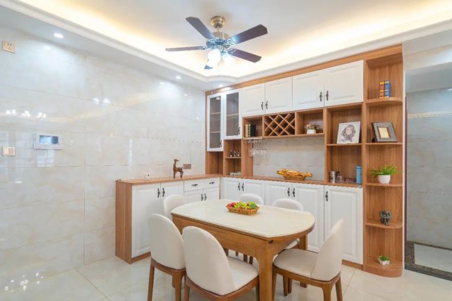 96㎡現代簡約三居室，原木風軟裝打造出日系現代簡約生活的優雅與舒適